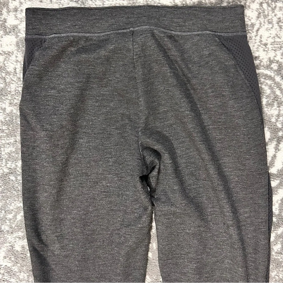 UNDER ARMOUR - FEATHERWEIGHT FLEECE CROP CAPRI SPORTS PANTS - Picture 9 of 11